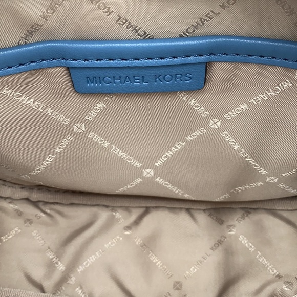 MICHAEL KORS ROSE SM OVAL CAMERA XBODY SKY BLUE - Picture 13 of 16